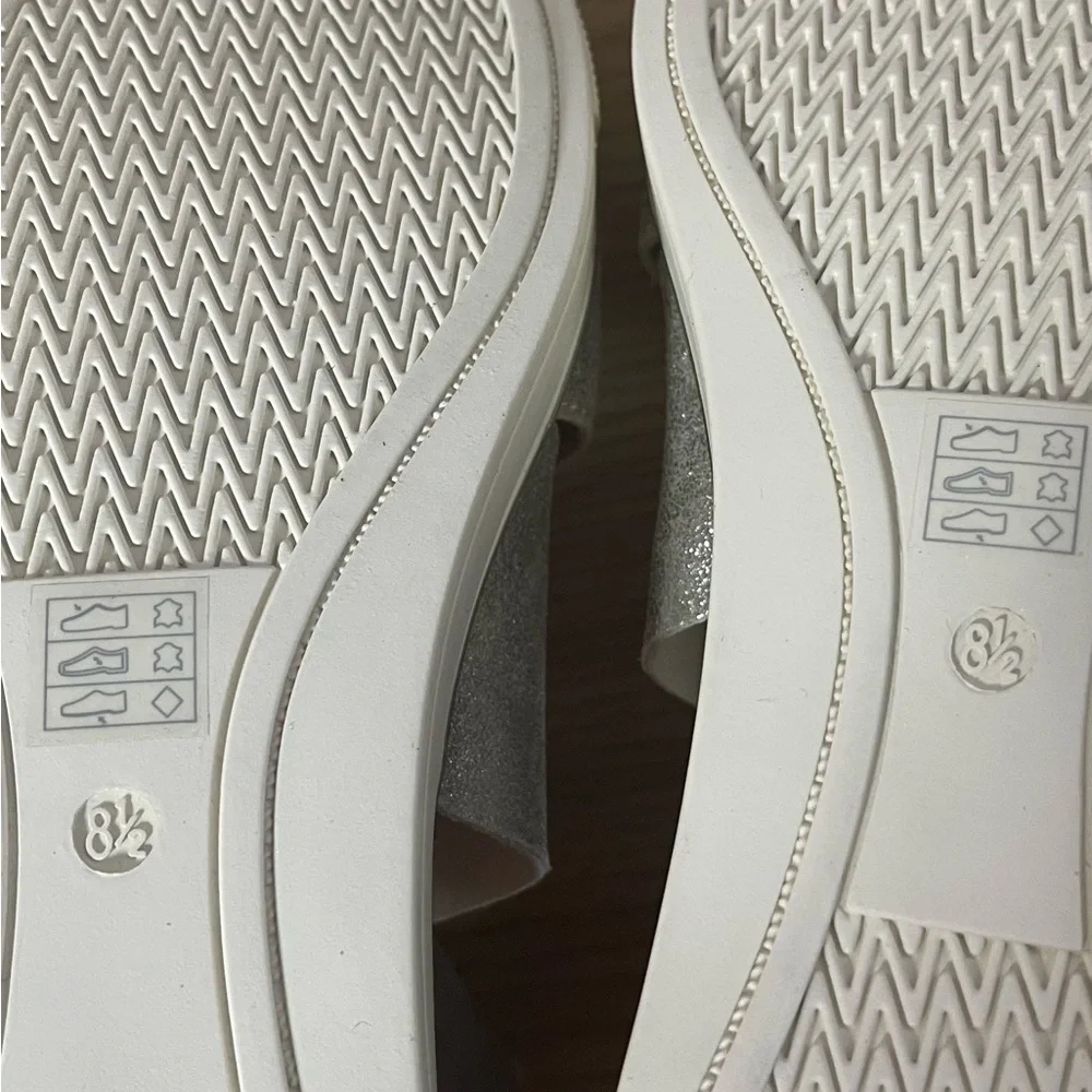 🆕🩴🪩 NWT NIB Eileen Fisher Sport Sandal, Platinum Glitter suede Womens 8.5 M - Picture 8 of 10